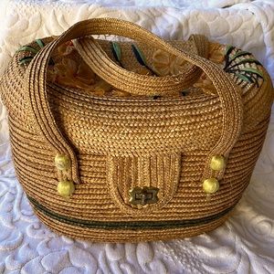 Vintage basket purse.  Handles can be glue as they have slightly separated.